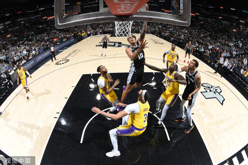 于他们的个 于他们的个